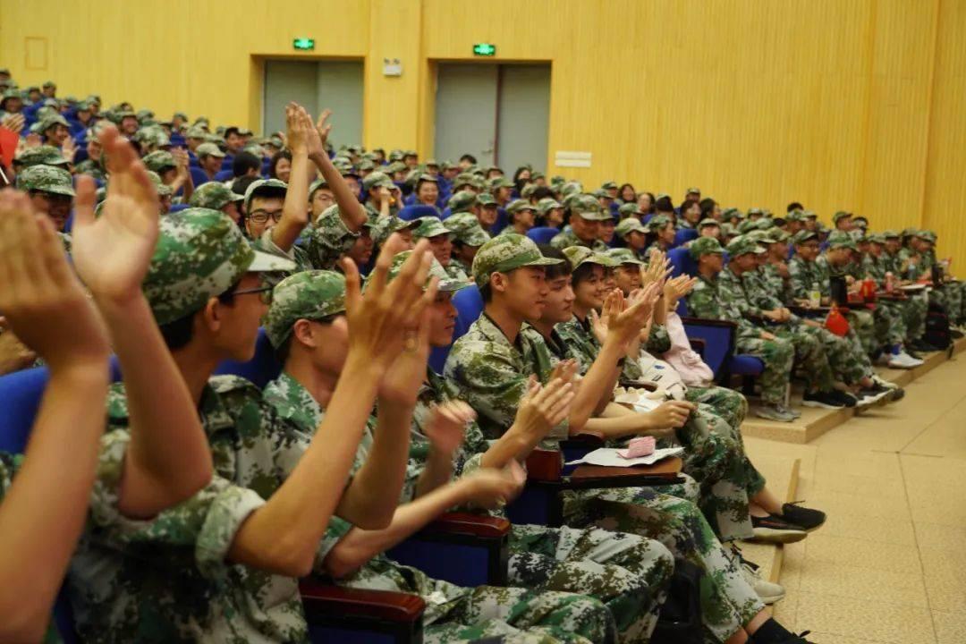 如果我追寻不到我深爱的人，我的未来我会选择嫁给钱。